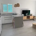 Renovated 2 Bedroom In *