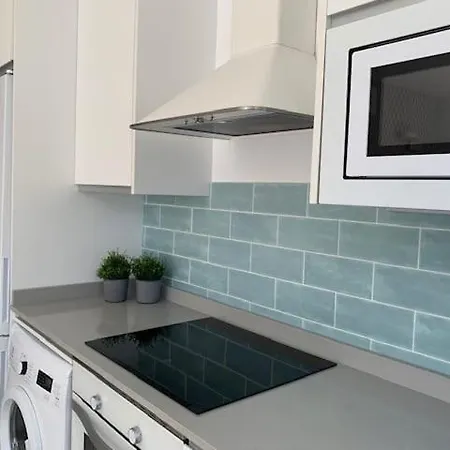 Renovated 2 Bedroom In *