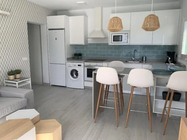 Renovated 2 Bedroom In *