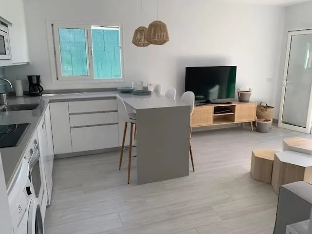 Renovated 2 Bedroom In *