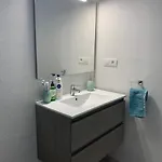 בית נופש Renovated 2 Bedroom In *