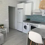 Renovated 2 Bedroom In Casa vacanze