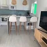 בית נופש Renovated 2 Bedroom In פלאייה דל אינגלז