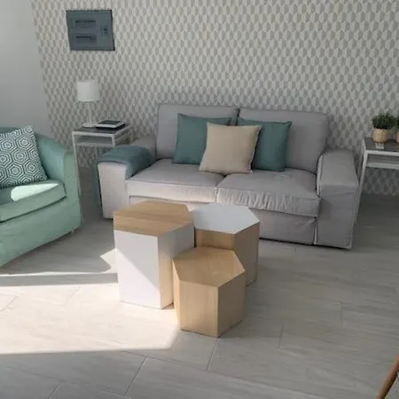 Renovated 2 Bedroom In Сasa de vacaciones