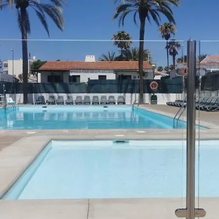Renovated 2 Bedroom In Holiday home *