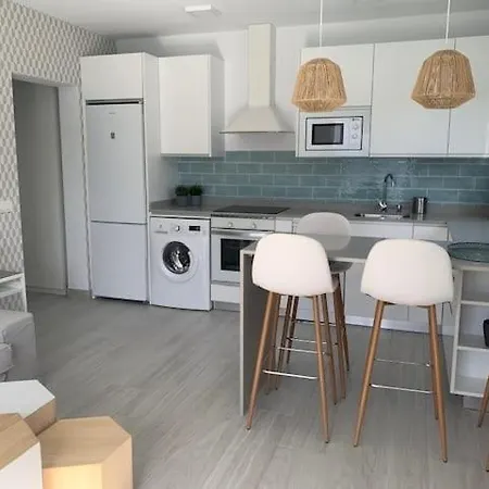 Renovated 2 Bedroom In *