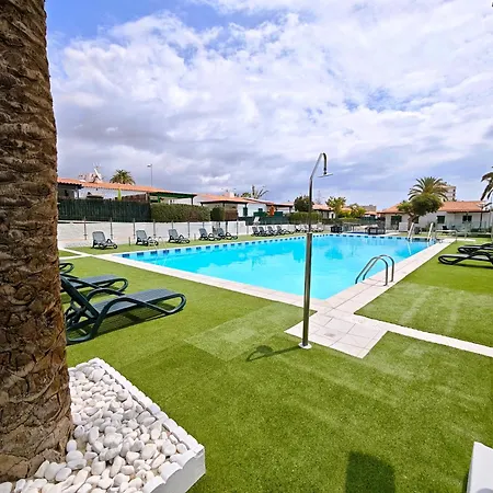 בית נופש Renovated 2 Bedroom In *