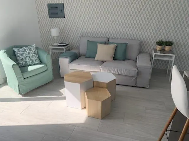 Renovated 2 Bedroom In Semesterbostad