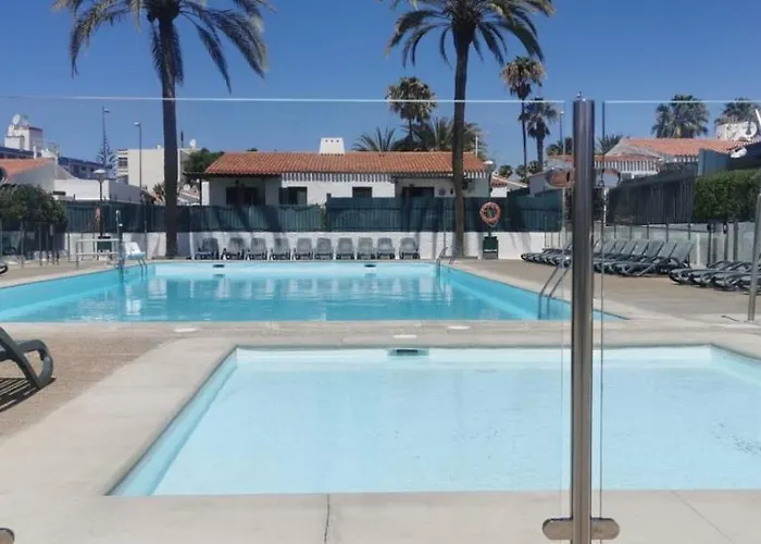 Renovated 2 Bedroom In Holiday home *