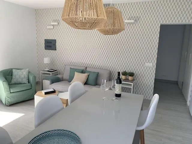 Renovated 2 Bedroom In Semesterbostad