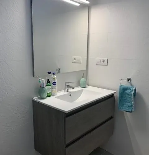 Holiday home Renovated 2 Bedroom In *