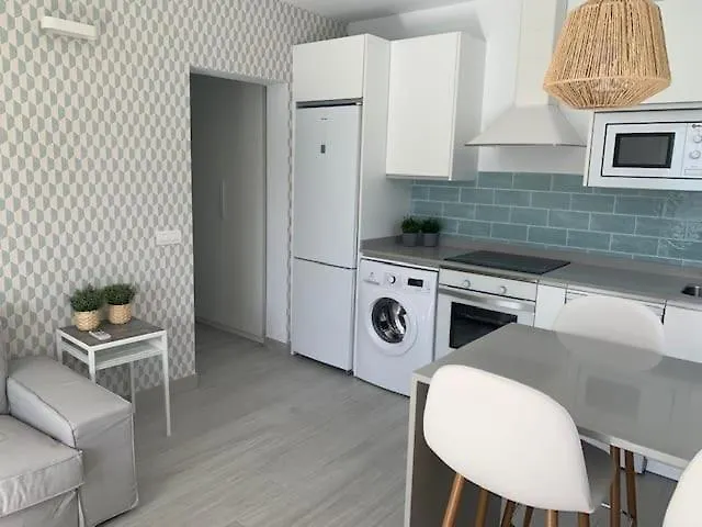 Renovated 2 Bedroom In Holiday home