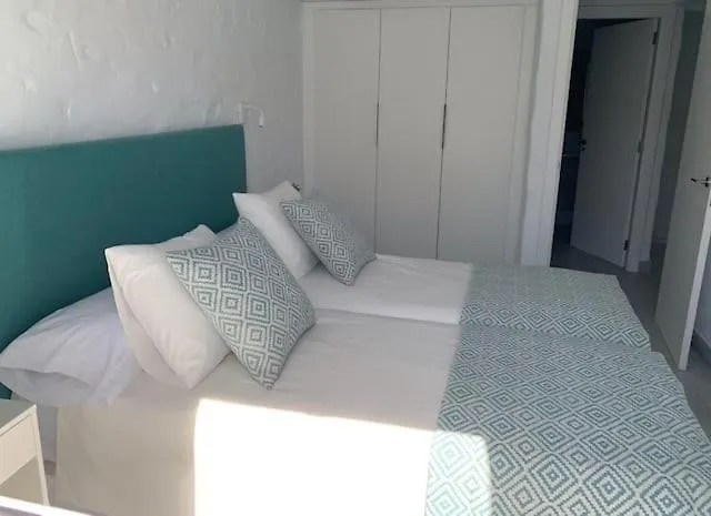 Renovated 2 Bedroom In *