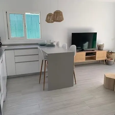 Renovated 2 Bedroom In *