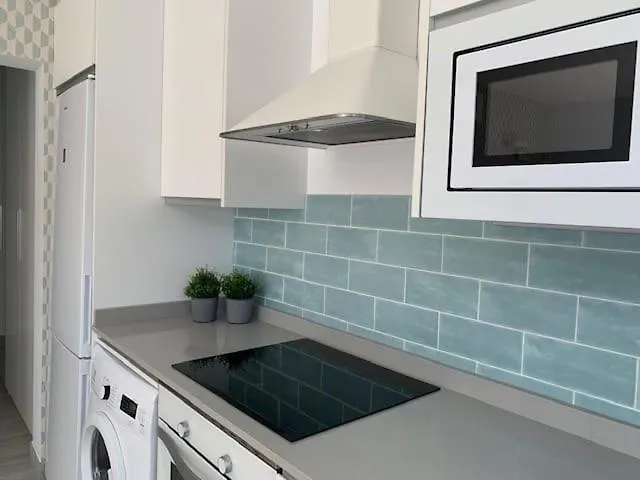 Renovated 2 Bedroom In *